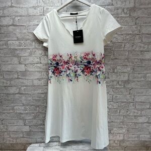 JUST Fashion Now floral dress women’s size medium NWT white short sleeve‎